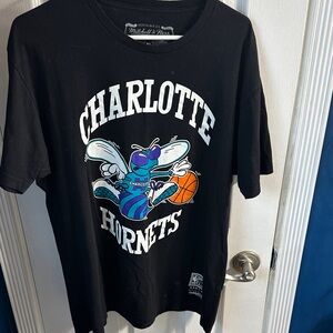 Mitchell & Ness Charlotte Hornets Graphic Tee - Black